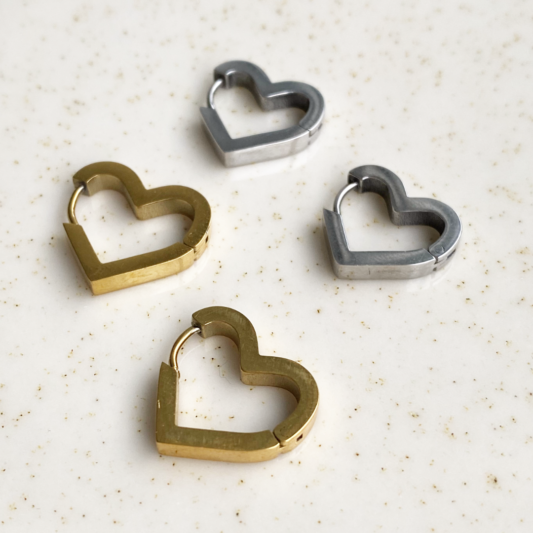 kleine side heart oorbellen