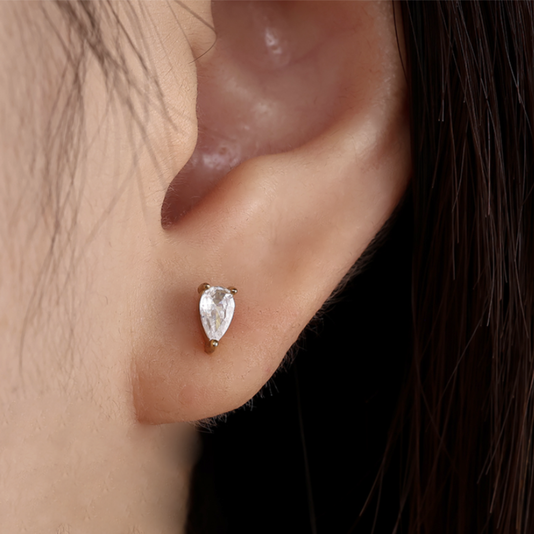 piercing stud steentje