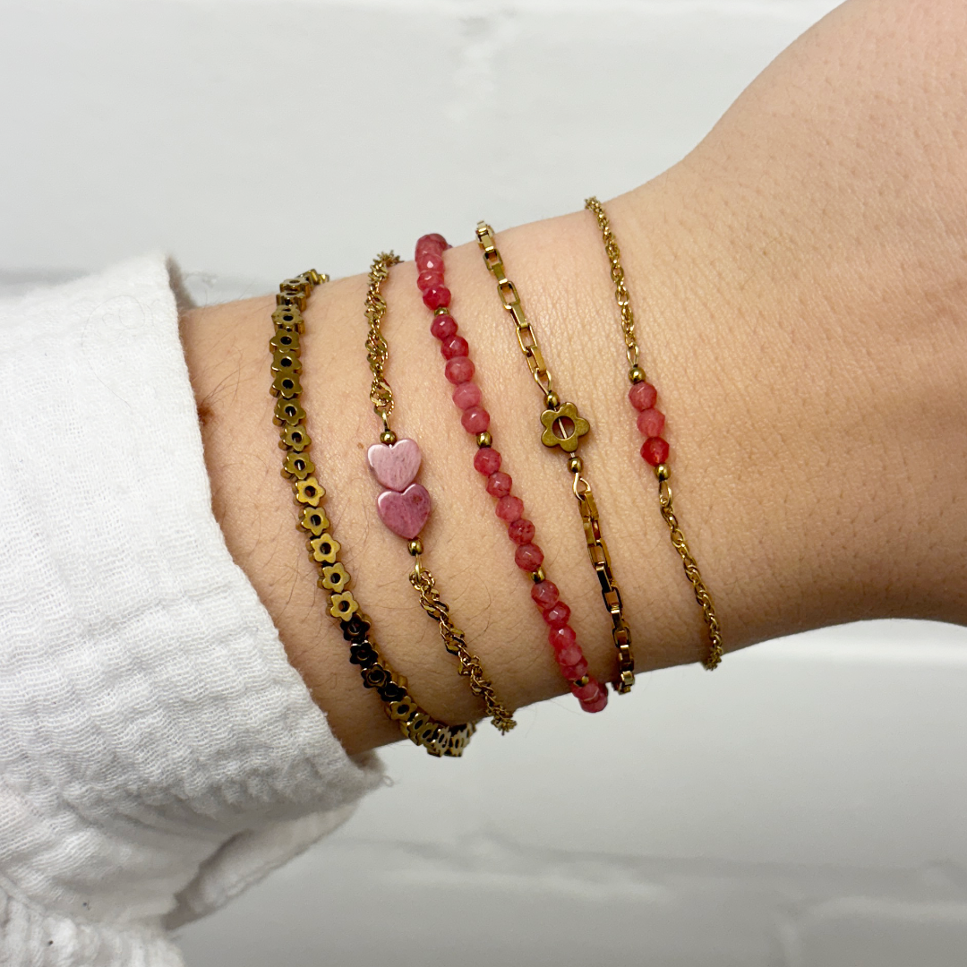 armband met donkerroze kraaltjes