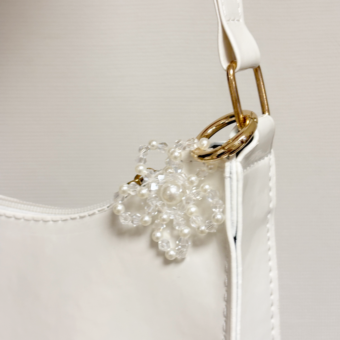 bag charm kraaltjes bloem parel
