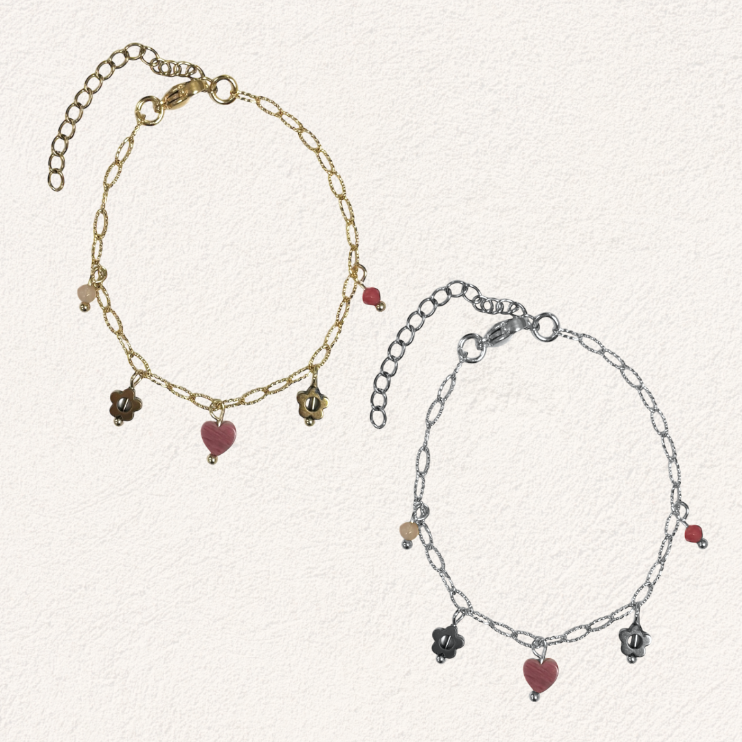 bedelarmband met bloemen en roze steentjes