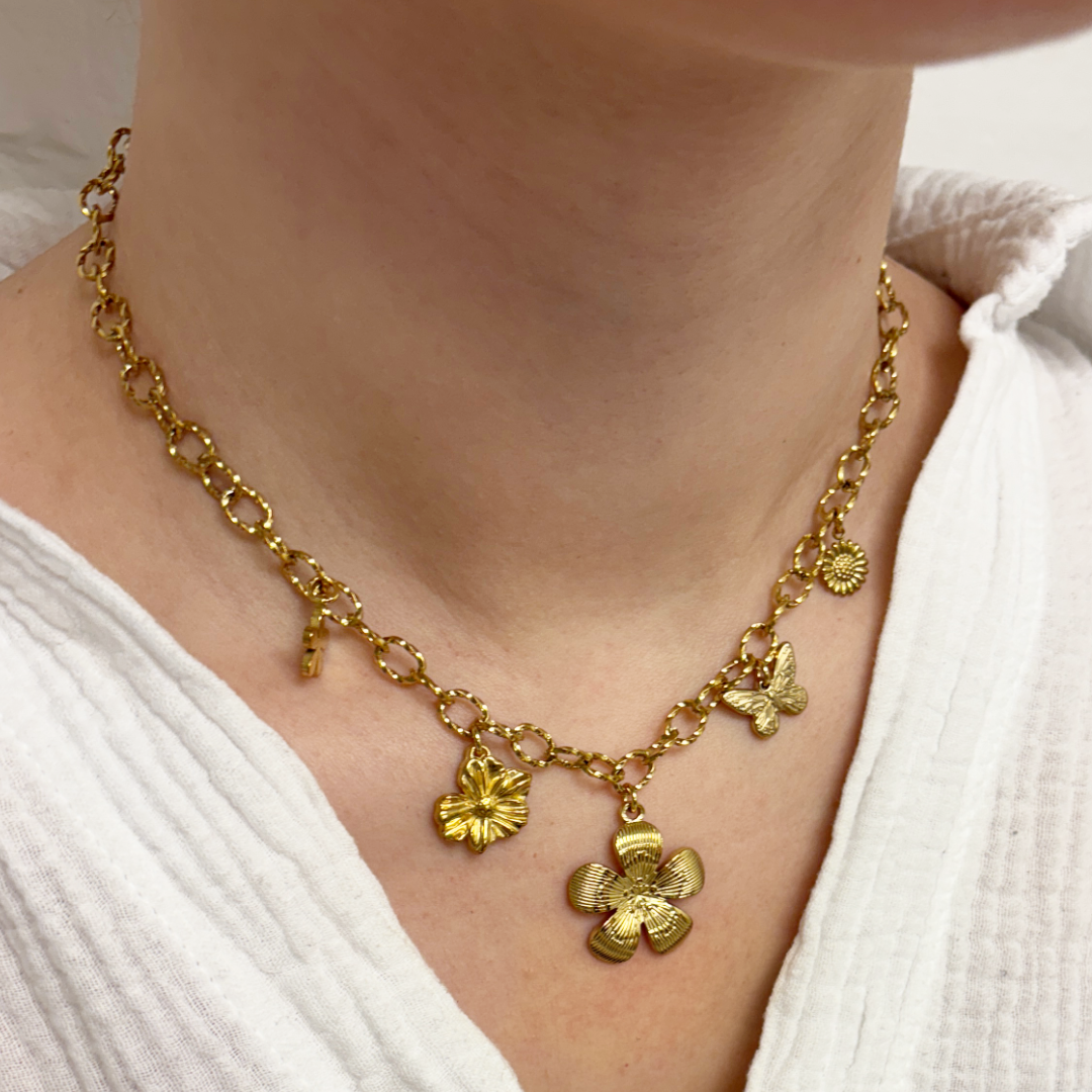 bedelketting met bloemen