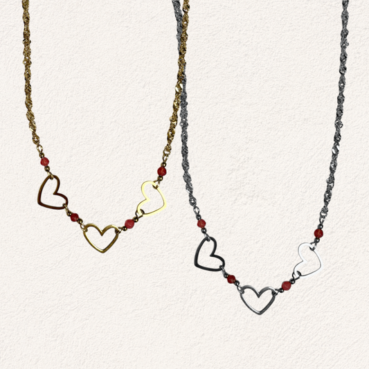 ketting met hartjes en roze