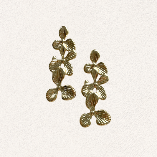 kleine statement oorbellen met drie bloemen
