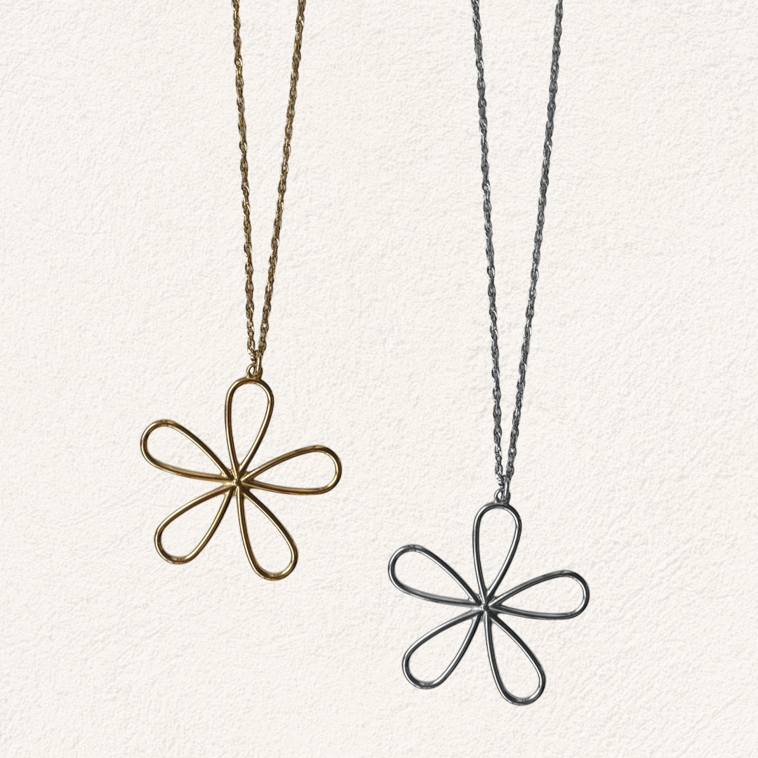 lange ketting met grote open bloem