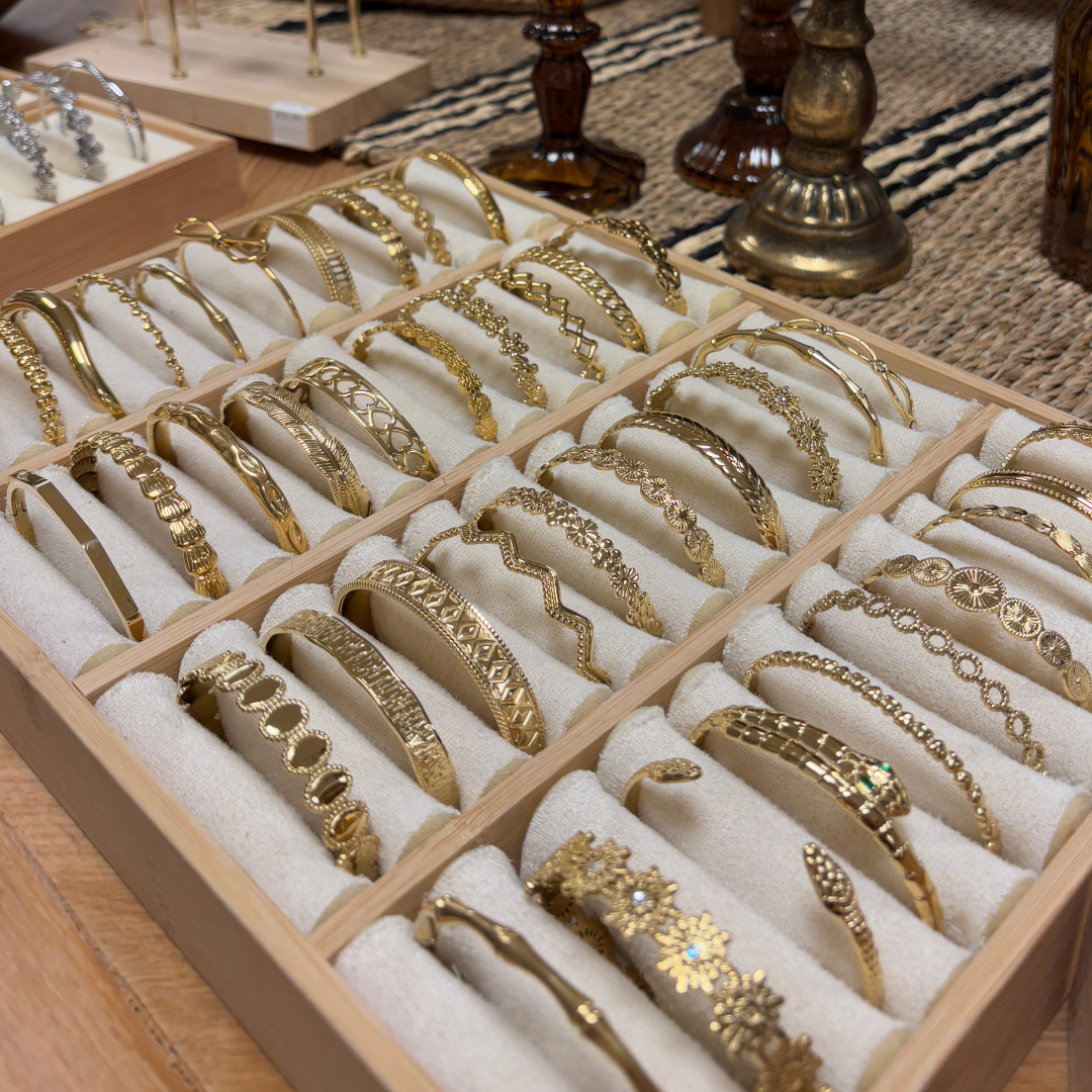 slang met groene ogen bangle